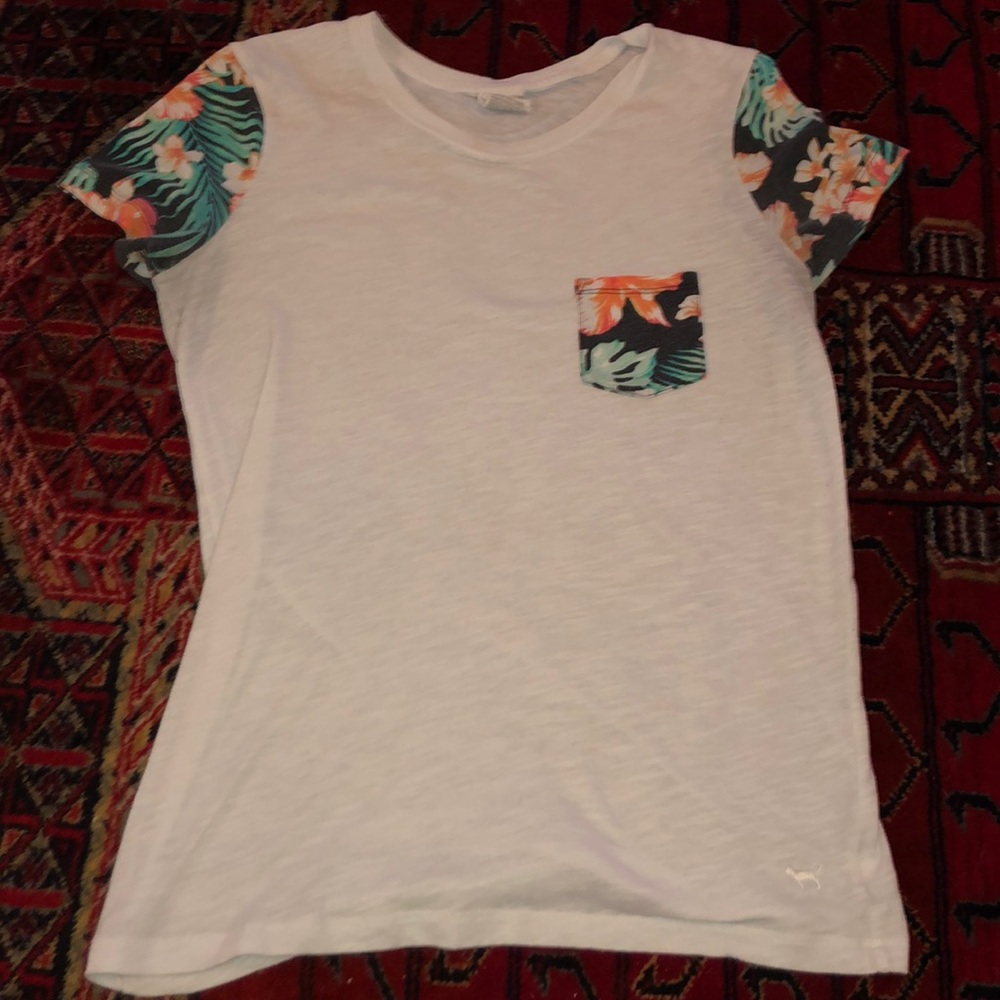 Cute Top with Hawaiian print
